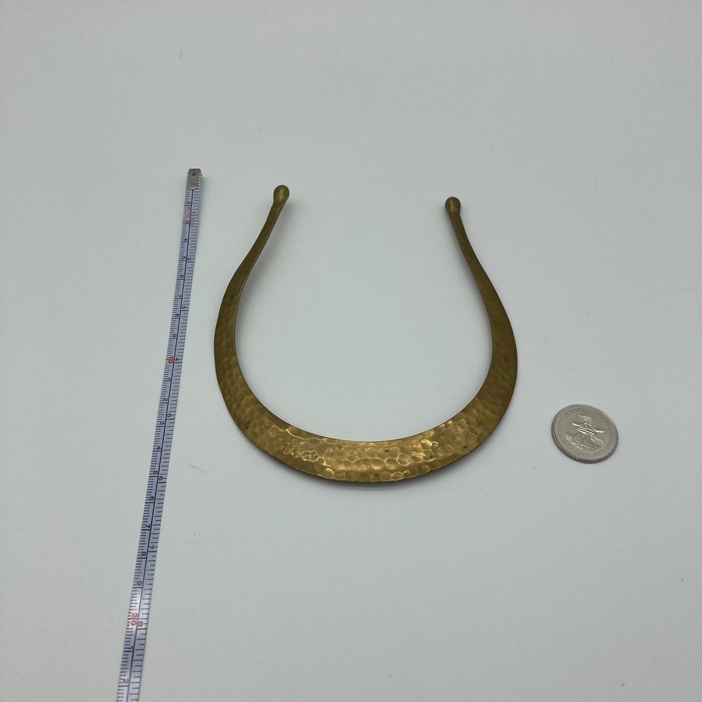 Vintage Hammered Brass Torque Collar Necklace | Mid-Century Modernist Choker - Picture 7 of 9